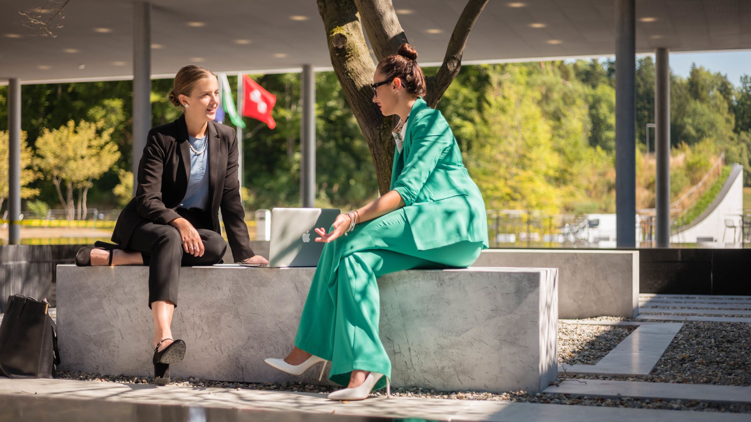 EHL-Lausanne-Campus-students-sitting