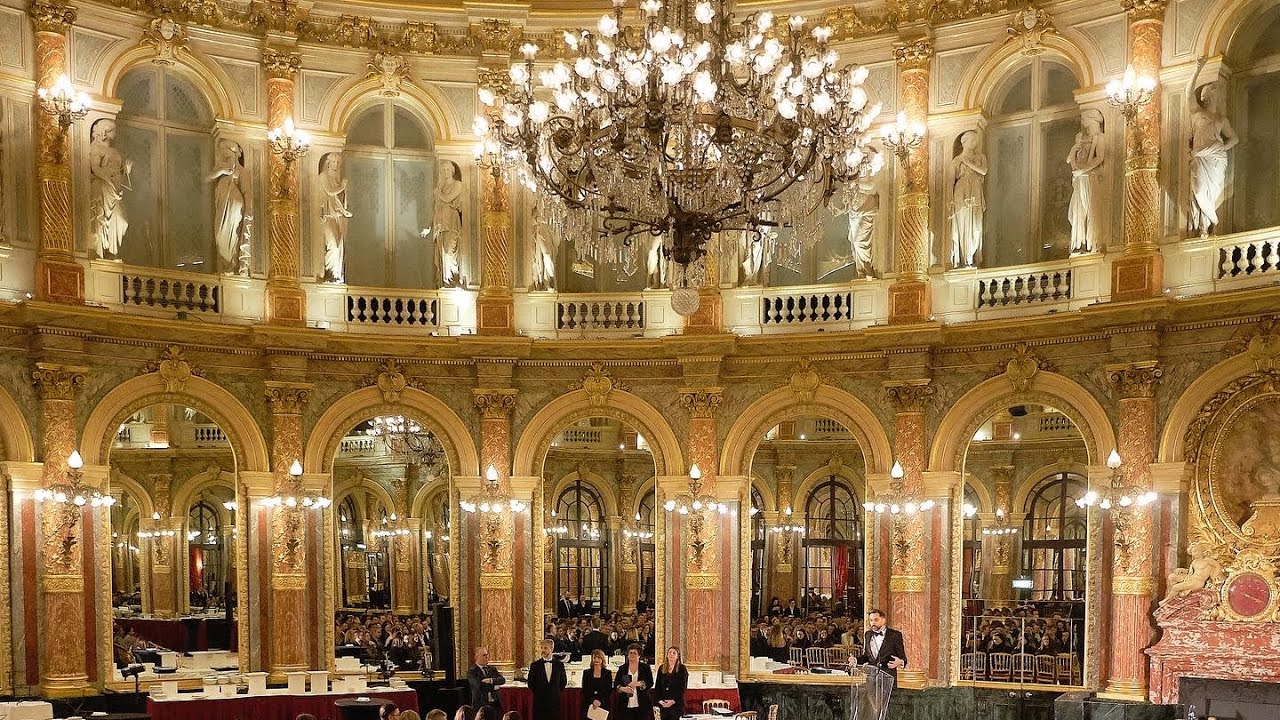 Hotel Paris Large Hall 2025 Calendar