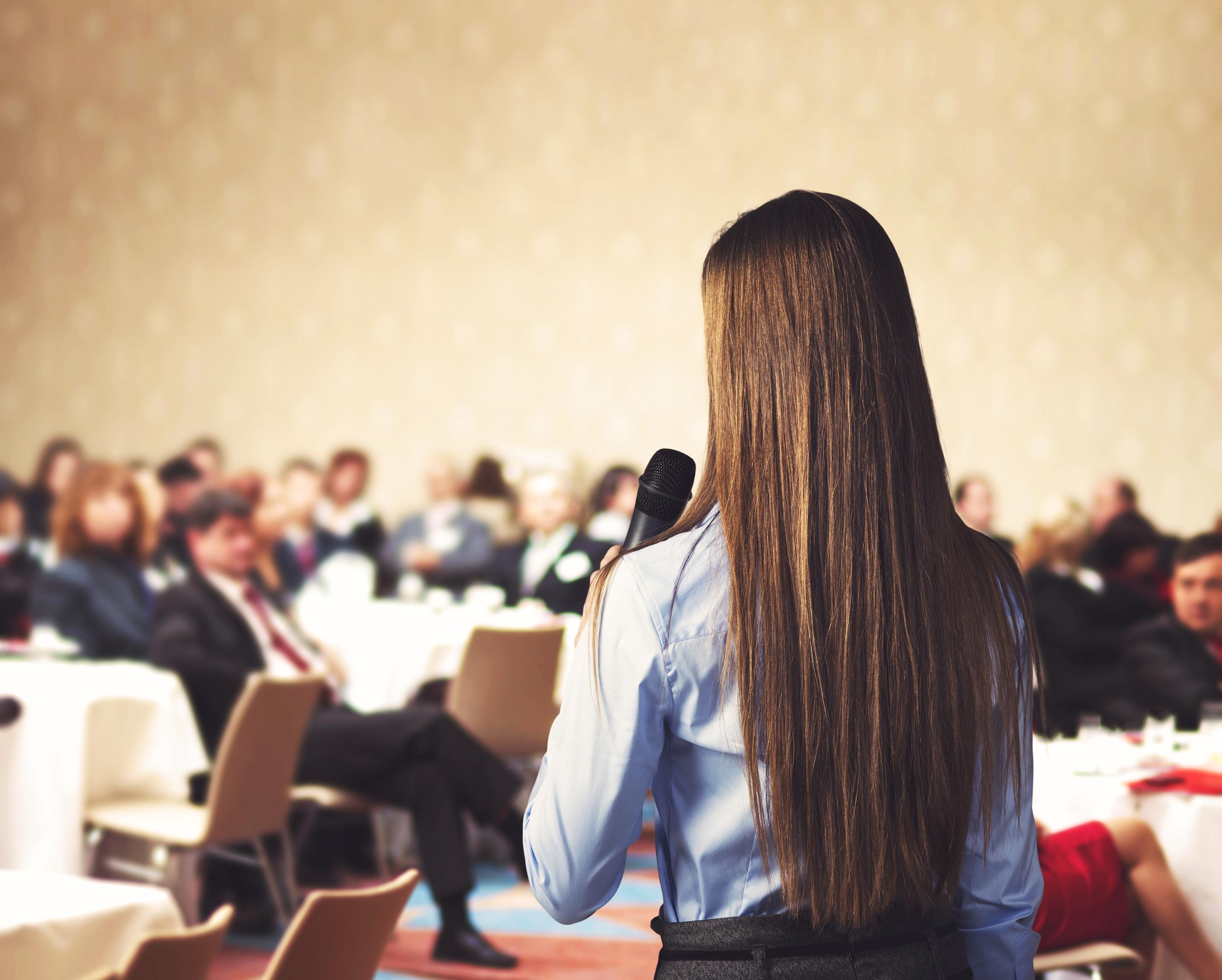 ehl-advisory-woman-audience