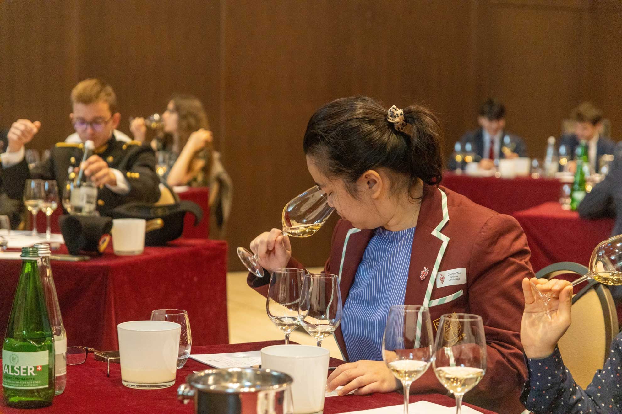 Une participante de l’équipe gagnante de Cambridge du Concours Millésime. © 2023 EHL All rights reserved.